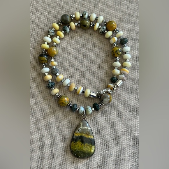 20-1/2 inch Bumblebee Jasper bead necklace NWOT - Picture 2 of 11